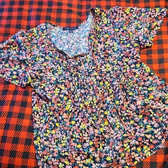 Floral Top - Picture 1 of 3